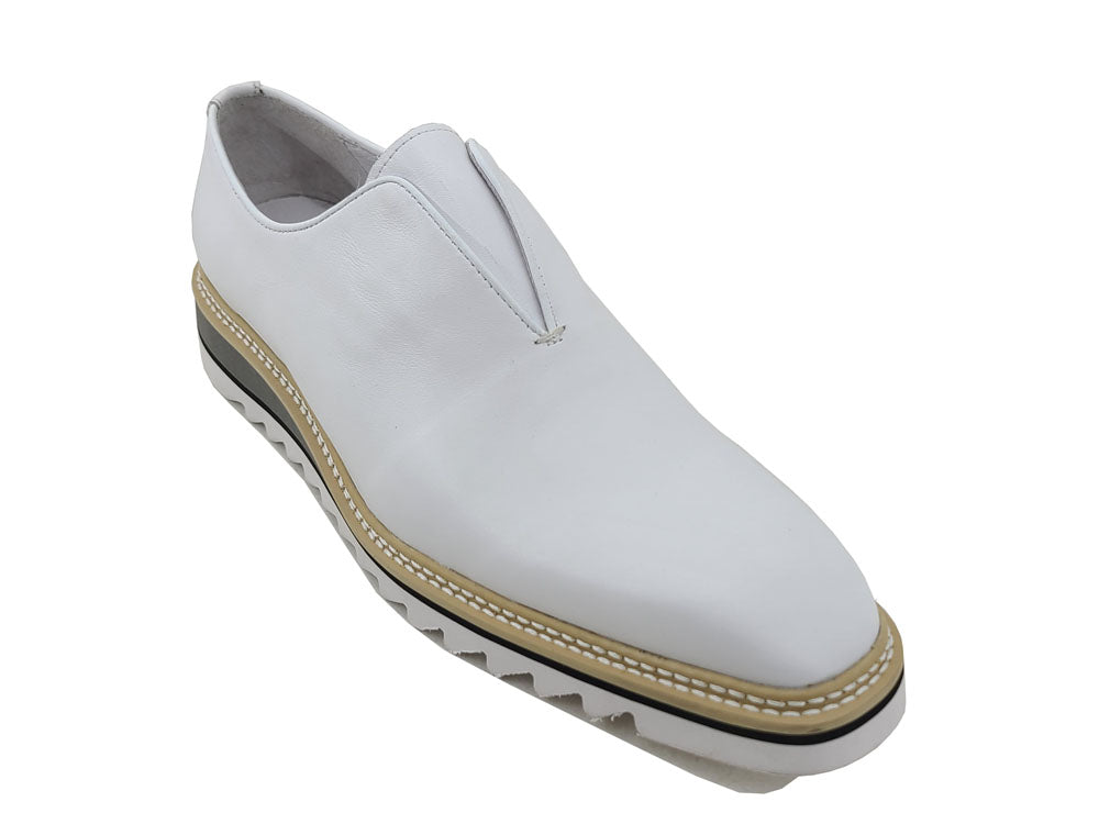 Carrucci KS550-08 Laceless Loafer with Contrast Color Sole - White